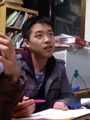 2000년대 후반의 박장준 활동가. 지금보다 15KG 정도 빠져있던 시절이라고 강력하게 피력했다. (안물안궁)