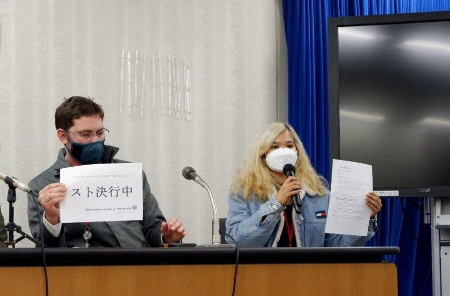 비정규춘투 기자회견에 함께 한 영어 원어민 강사들