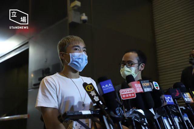 기자회견 중인 노동자측 대변인 복슨 (출처 ⓒ立場新聞)