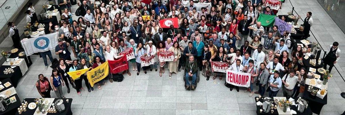 전 세계의 조직가들이 11월 29일부터 12월 2일까지 칠레 산티아고에서 모여 공공 서비스에 대한 민주적 통제를 주장하기 위한 선언문을 작성했다.