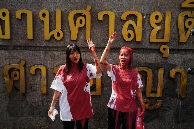 탄타완 투툴라논(Tantawan Tuatulanon)과 오라완 푸퐁(Orawan Phuphong) 의 저항 퍼포먼스